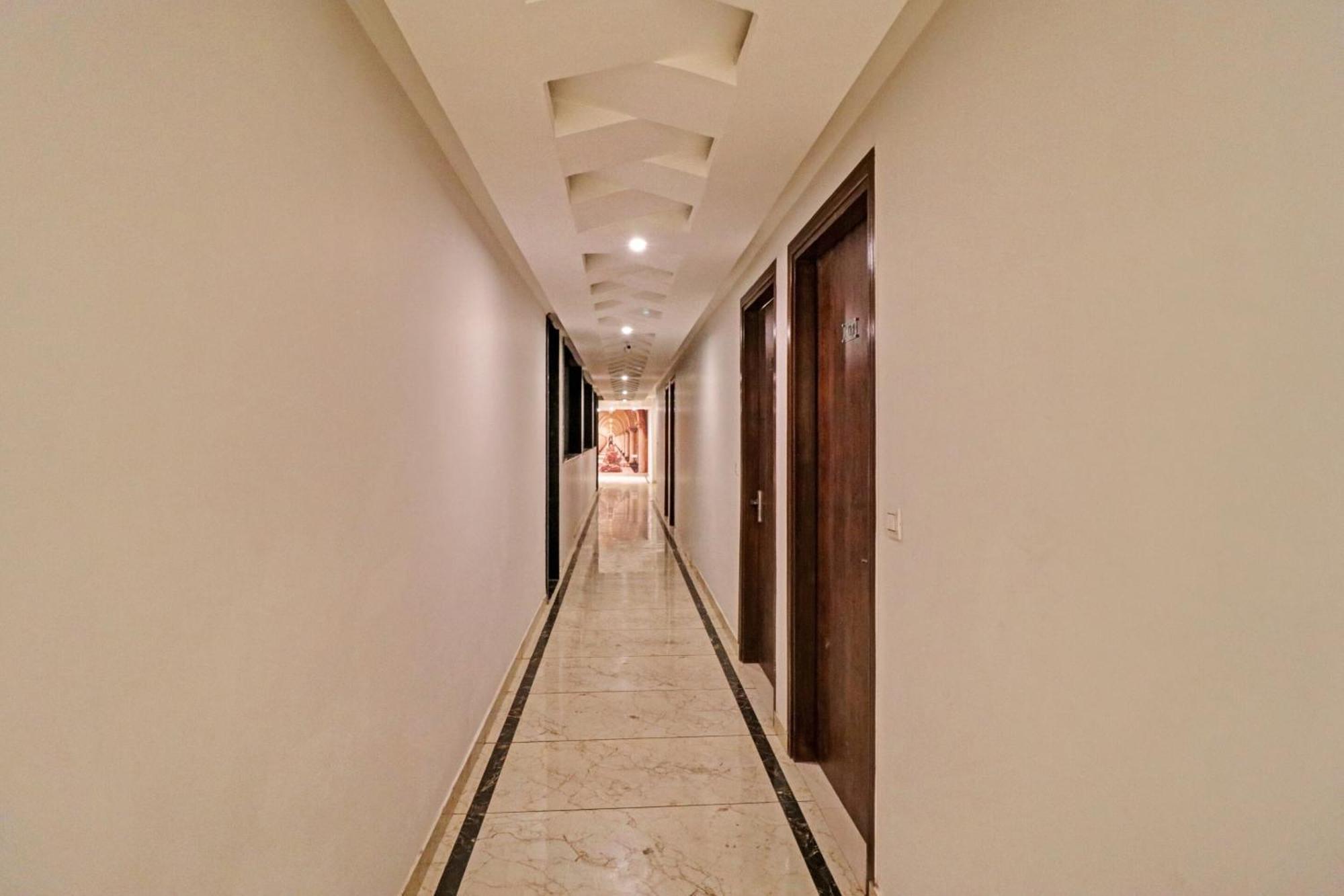 Townhouse Tark Inn New Delhi Eksteriør billede