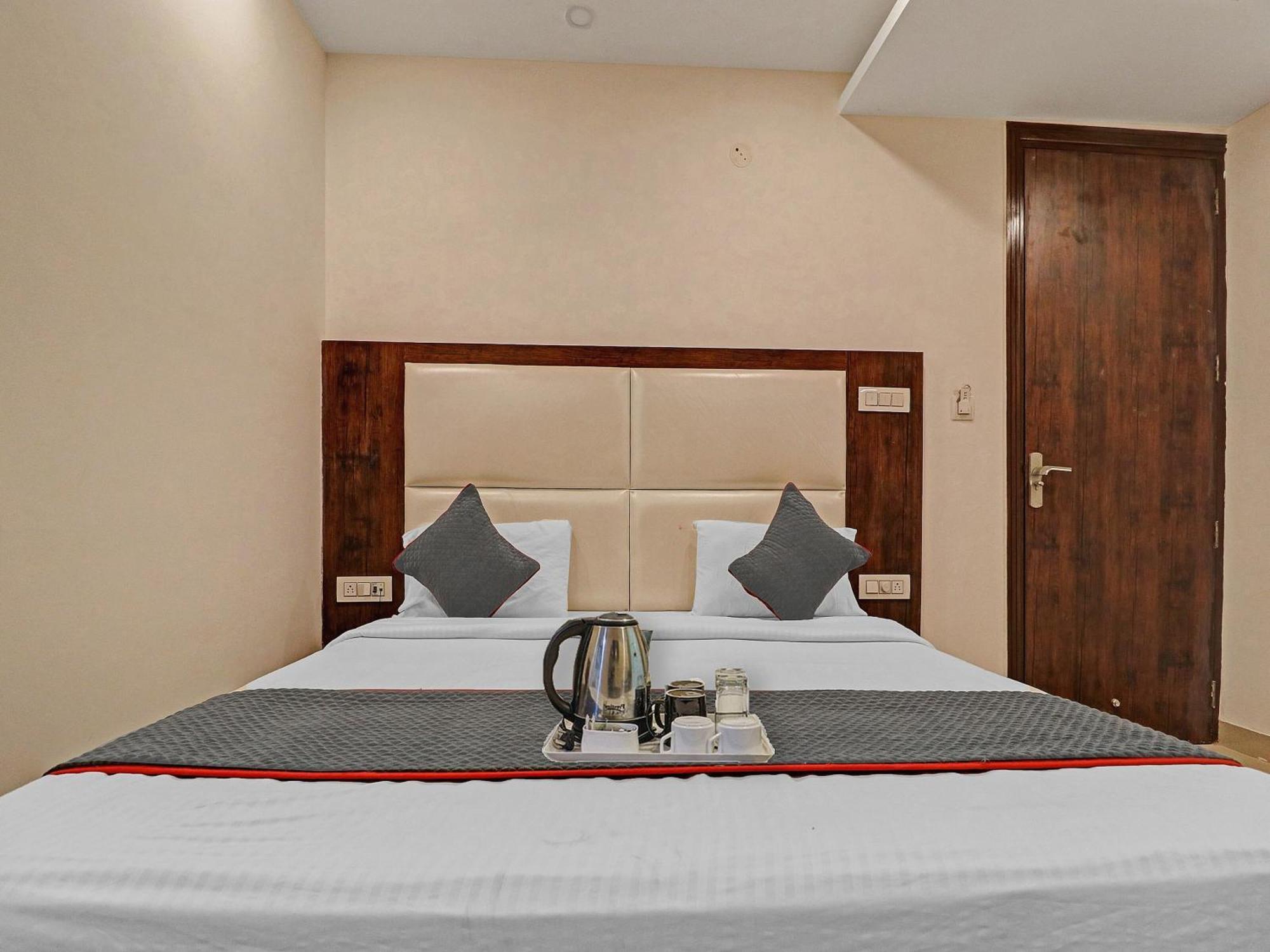 Townhouse Tark Inn New Delhi Eksteriør billede