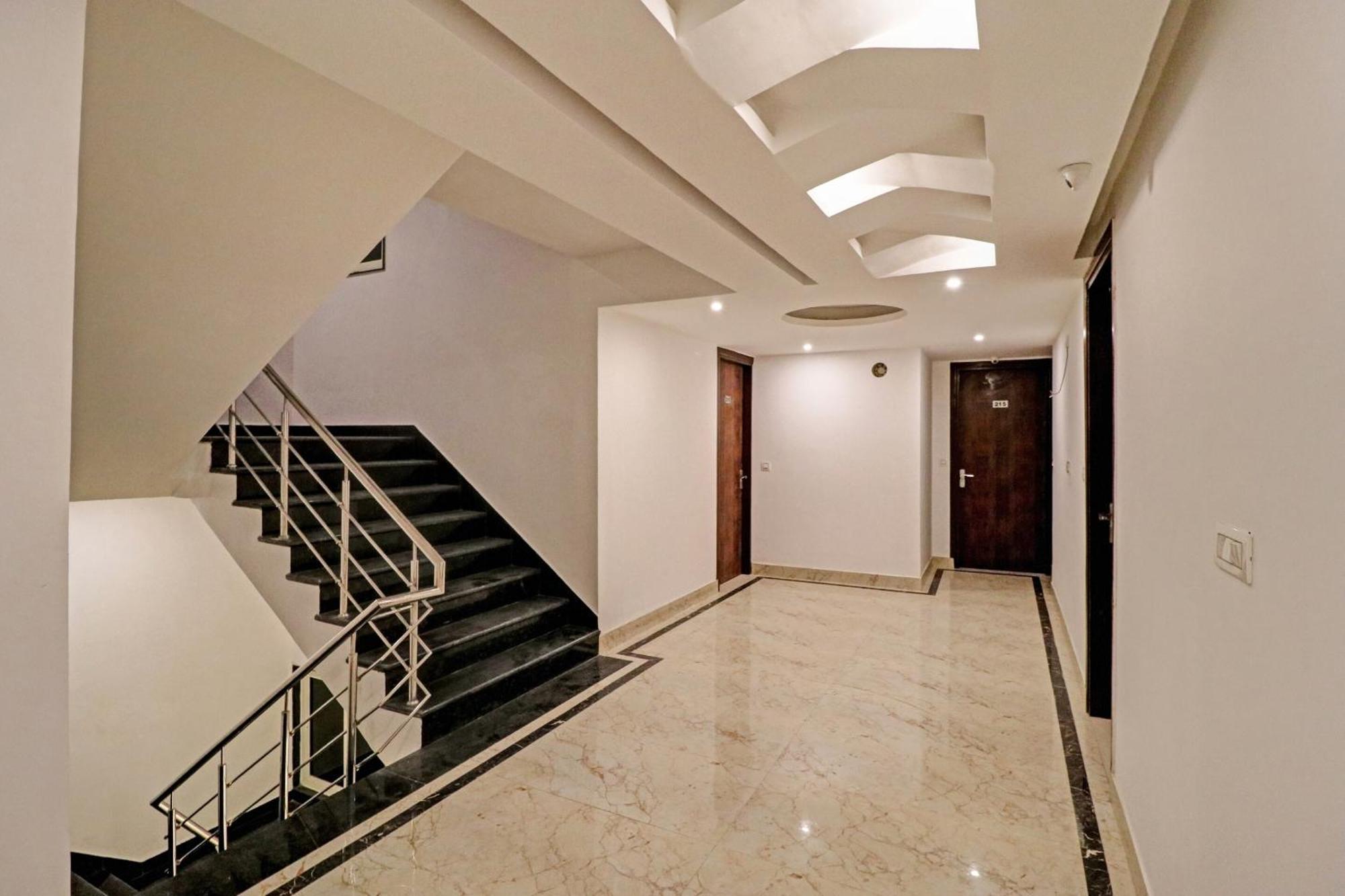 Townhouse Tark Inn New Delhi Eksteriør billede