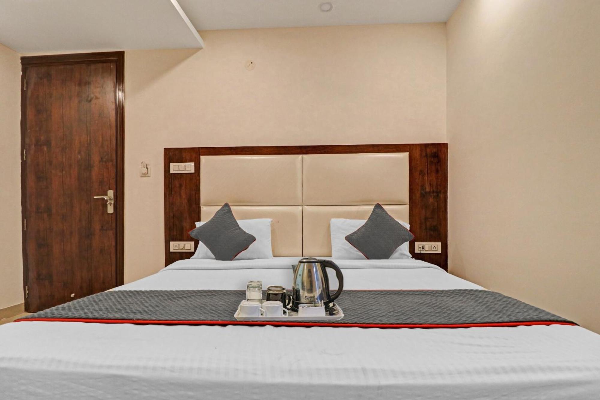 Townhouse Tark Inn New Delhi Eksteriør billede