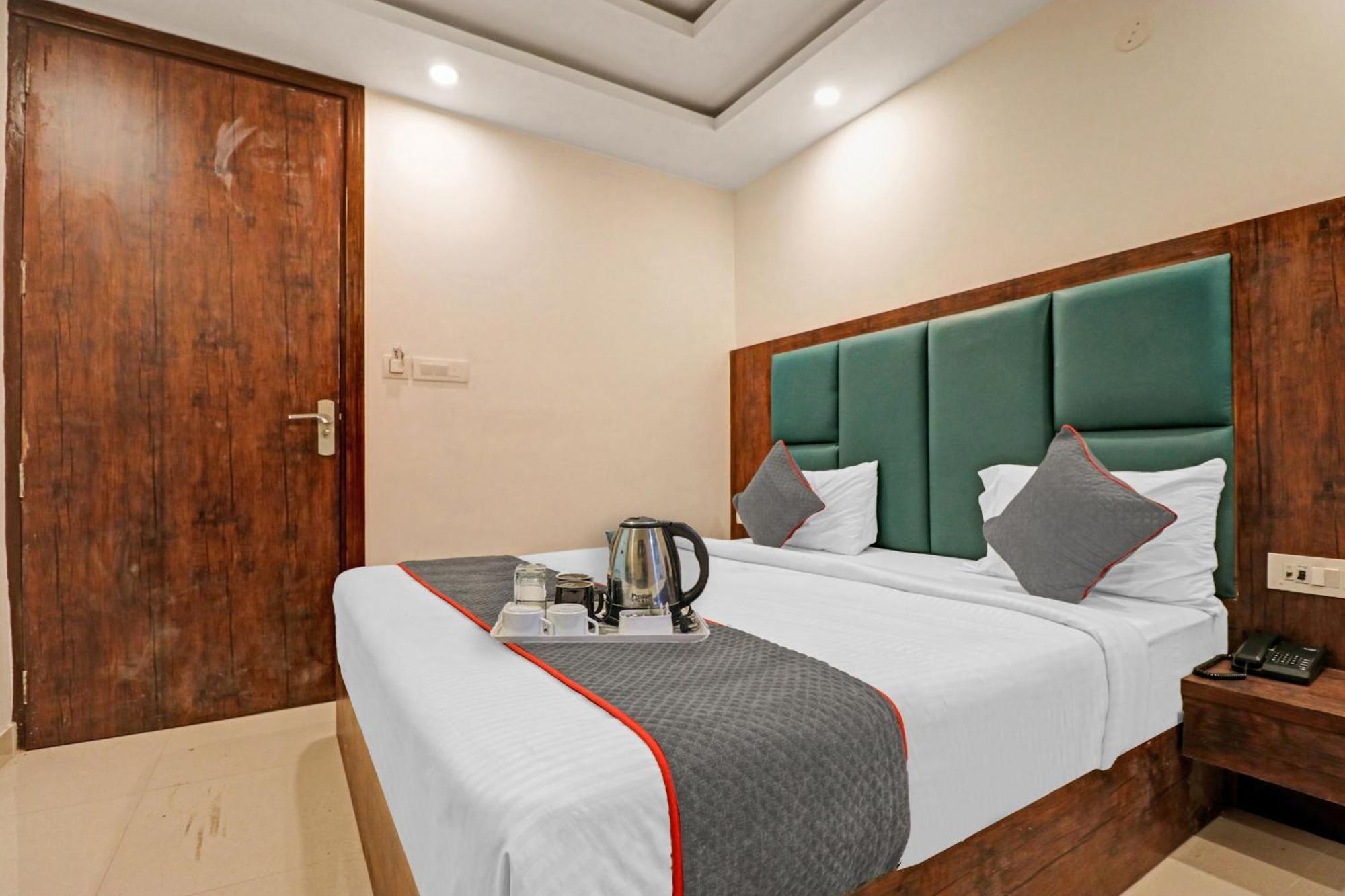 Townhouse Tark Inn New Delhi Eksteriør billede